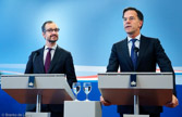 DEN HAAG. Persconferentie op 13 maart 2019 van premier Mark Rutte en minister Eric Wiebes na afloop van de doorberekening klimaatakkoord PBL, waarbij bekend werd gemaakt dat de doelen mogelijk niet gehaald gaan worden.